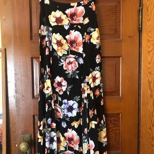 Floral maxi skirt with a double slit